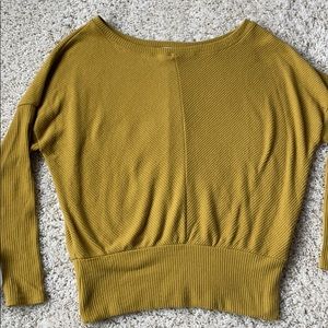 Mustard color sweater like new